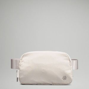 NWT Everywhere Belt Bag 1L (White Opal)